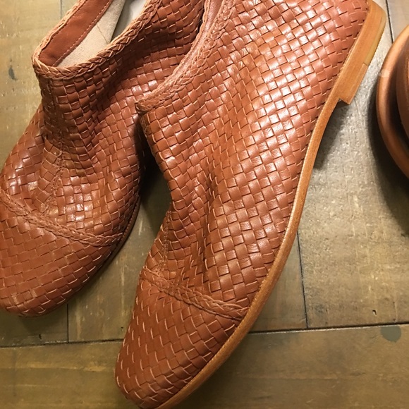 *SOLD*Guilhermina Tessia woven leather bootie NWOB - Picture 5 of 5